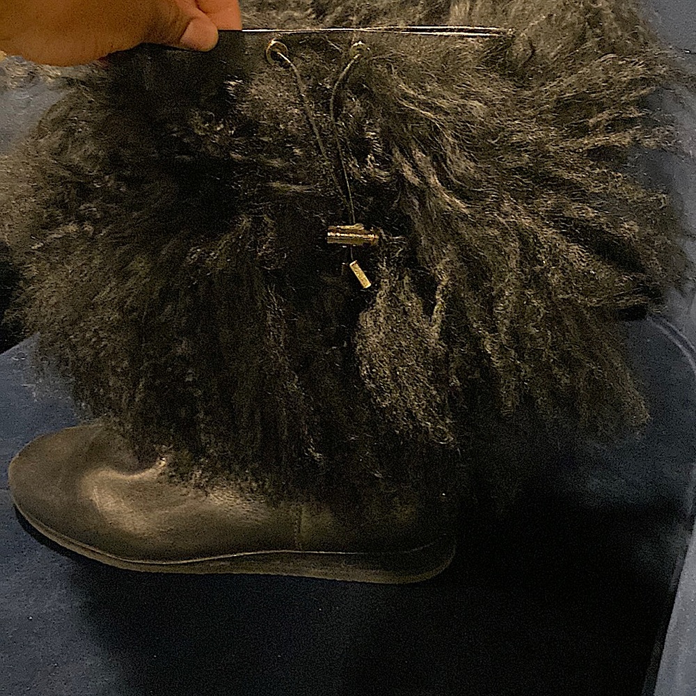 Micheal Kors , Lizzie Mid Boots . Leather . Size 8 1/2 M . Color black